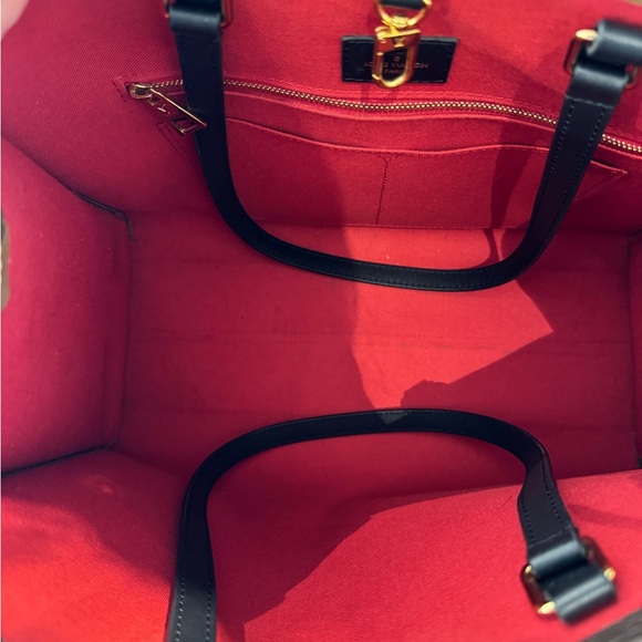 Louis Vuitton Monogram Reverse Giant OnTheGo MM - Picture 5 of 8